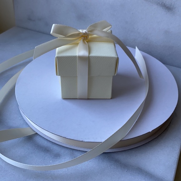 50 Cream Pinstriped 2 piece Lid and Base Favor Box - Picture 3 of 11